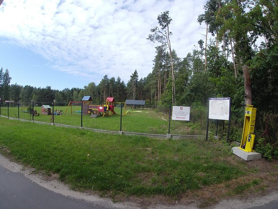 Plac zabaw we wsi Kocerany i stacja naprawy rowerów (Droga dojazdowa z narzędziami!)