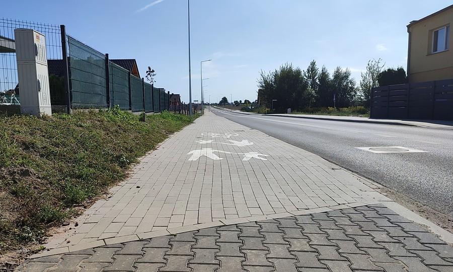 Rok 2021, a na wsiach wciąż lata 90. rosną w siłę, Dachowa