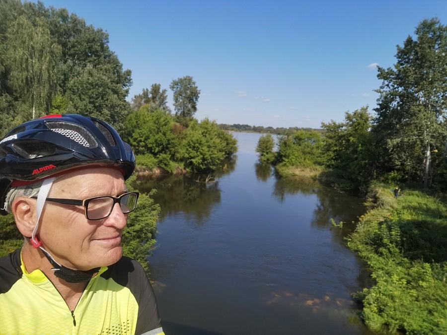 Prawy półprofil autora