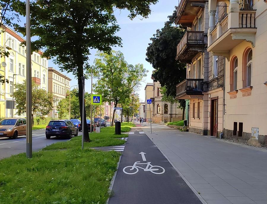 Droga rowerowa wzdłuż ulicy Wojska Polskiego w Jeleniej Górze