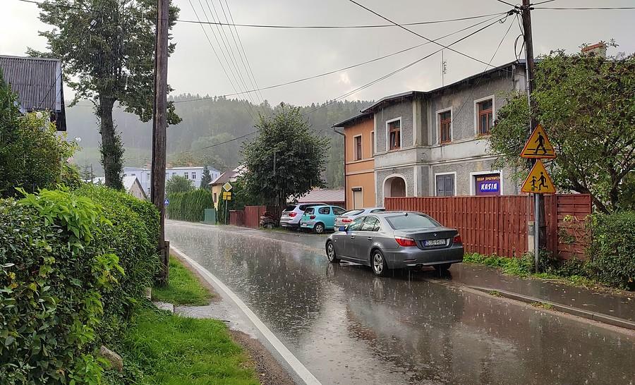Nagłe oberwanie chmury i burza nad Kowarami