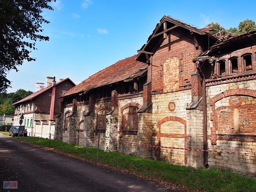 Stajnie folwarku w Świerklańcu
