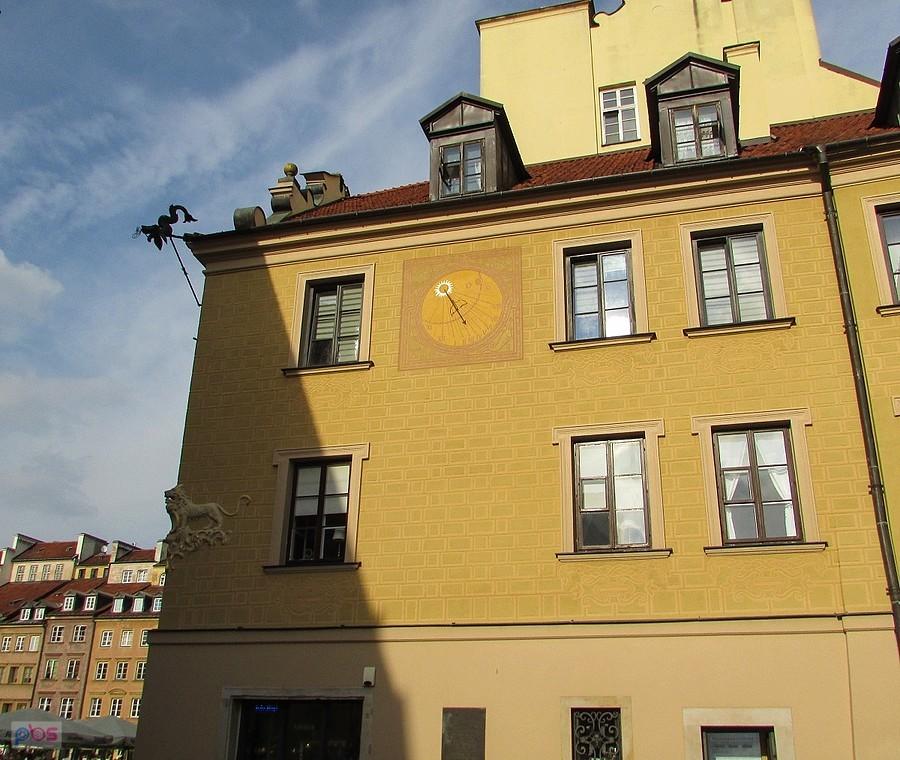 Zegar słoneczny na kamienicy Pod Lwem