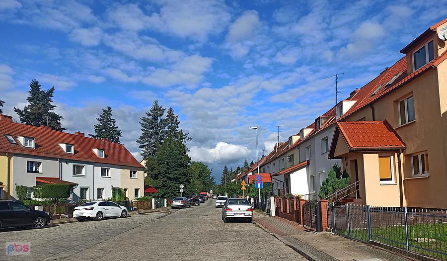 Chmury nad ulicą Leszczyńskiego.