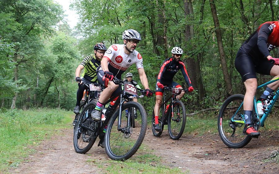 Na pierwszych km jak zwykle szybko i tłoczno