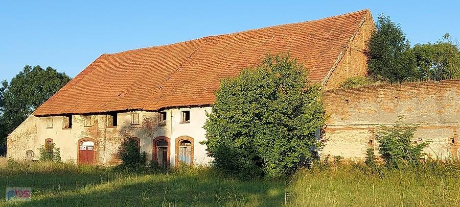 Cesarzowice - ślady dawnej wiejskości