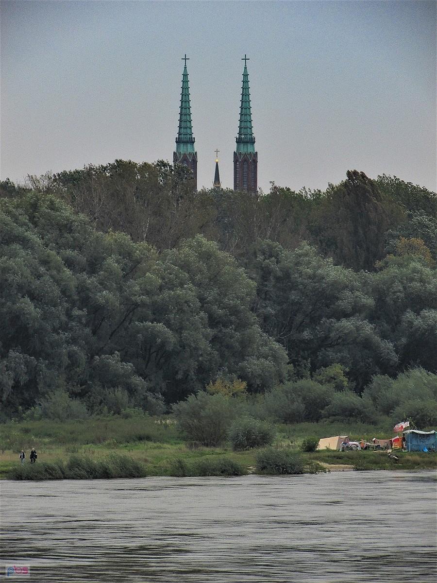 Wieże od Floriana i obozowisko bezdomnych nad Wisłą