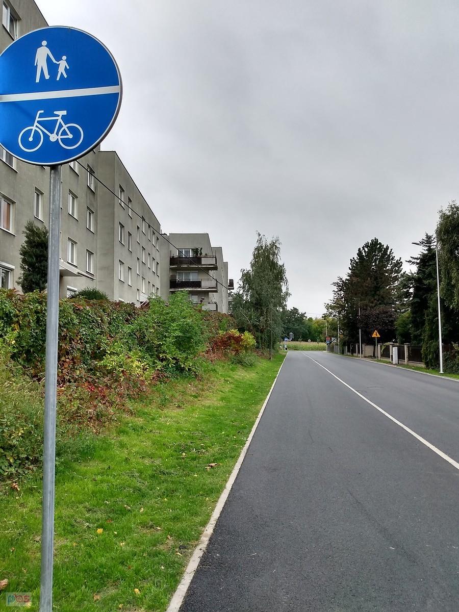 Chodnik/ddr na Partyzantów w Ożarowie