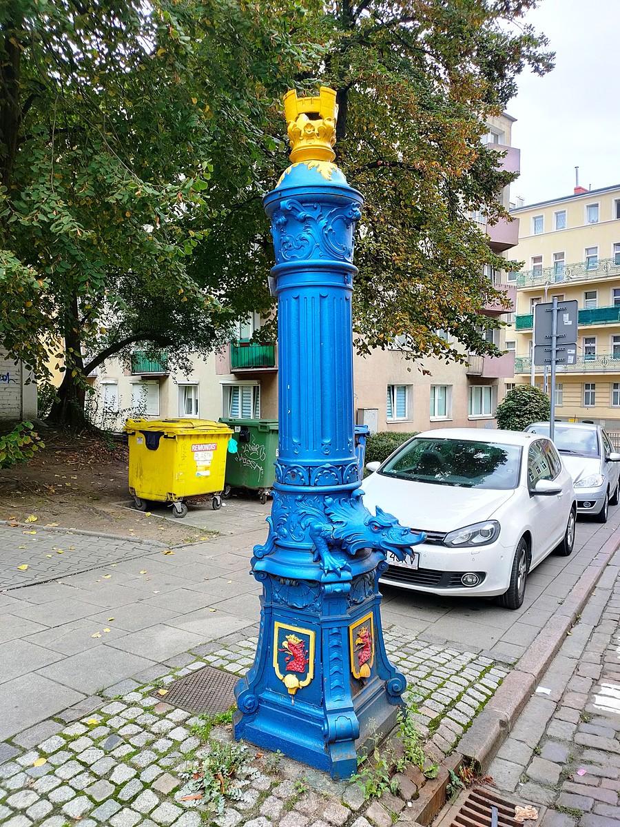 Zabytkowa pompa wody