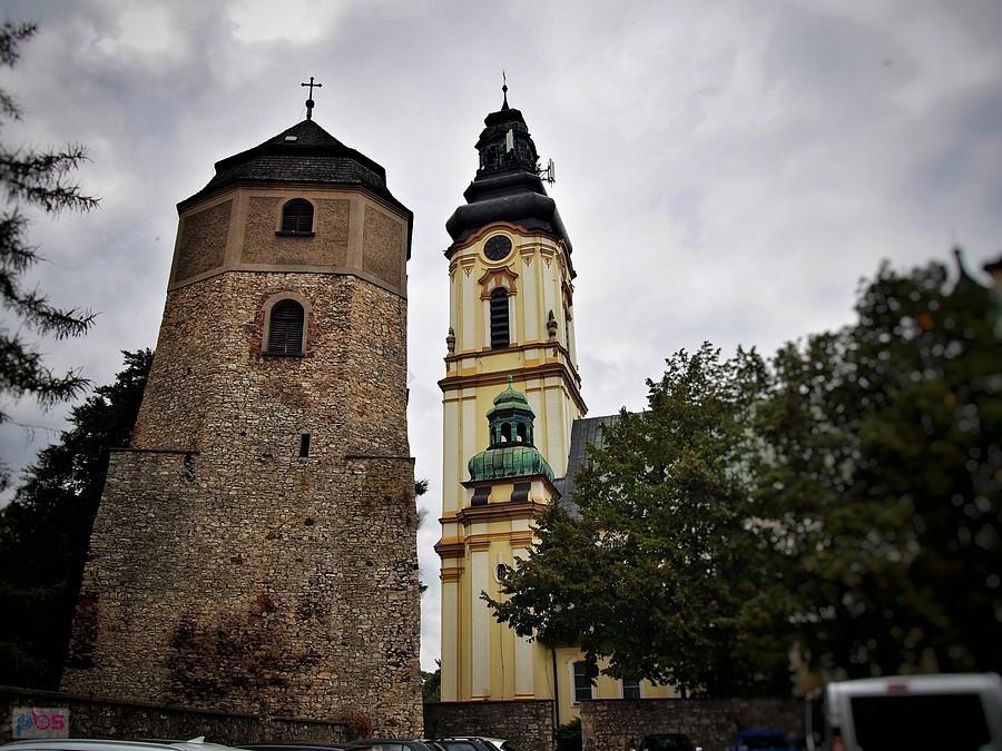 Baszta z XVw. i wieża kościoła św. Wawrzyńca w Strzelcach Opolskich
