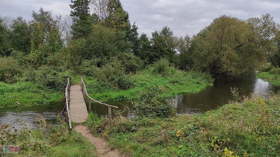 Kolejna urocza kładka nad Rawką