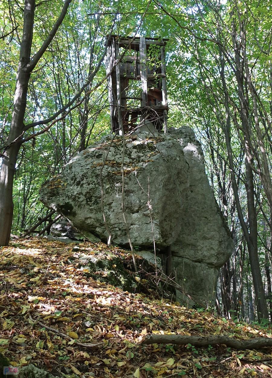 Myśliwska ambona na skale