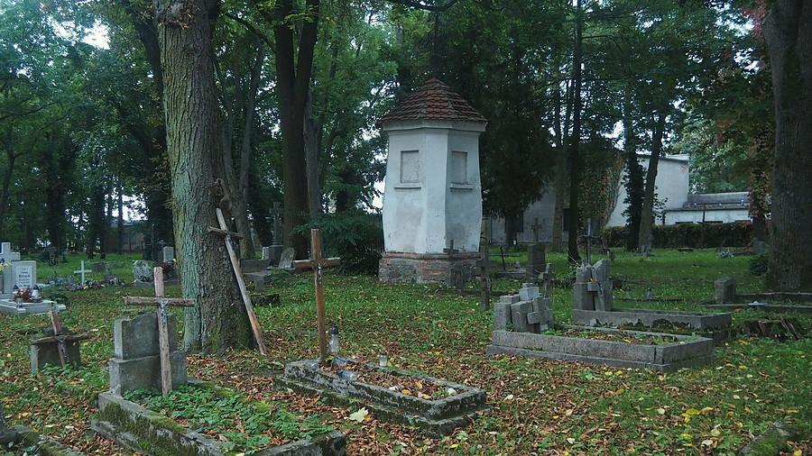 Zabytkowy cmentarz międzyrzecki
