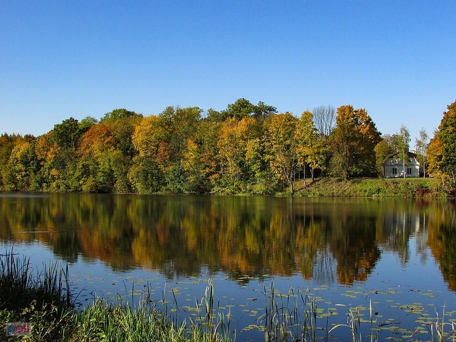 Jezioro Rokola w jesiennych barwach
