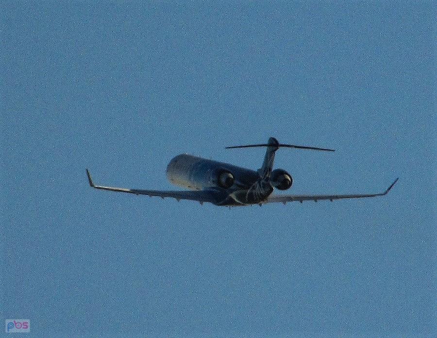 Ogon odlatującego Mitsubishi CRJ-900ER