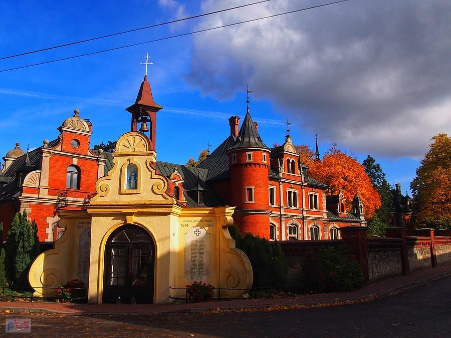 Kapliczka z pomnikiem ofiar I wojny