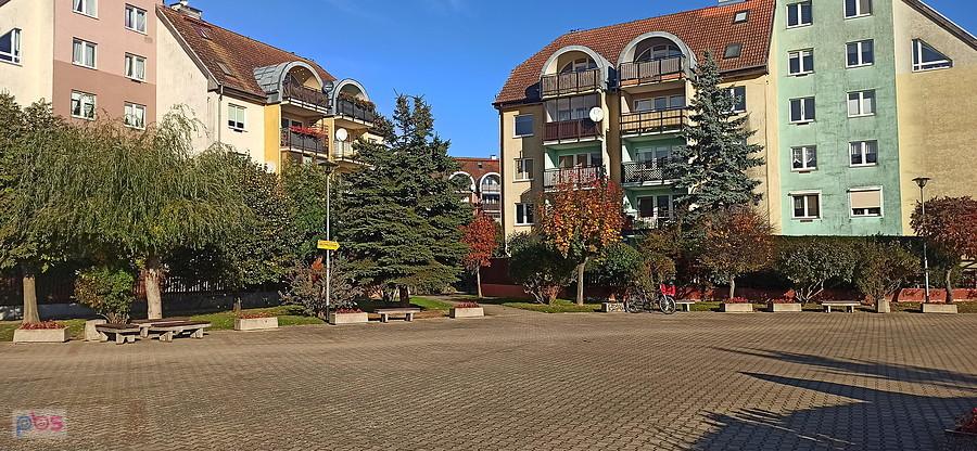 W centrum miejscowości Przecław.