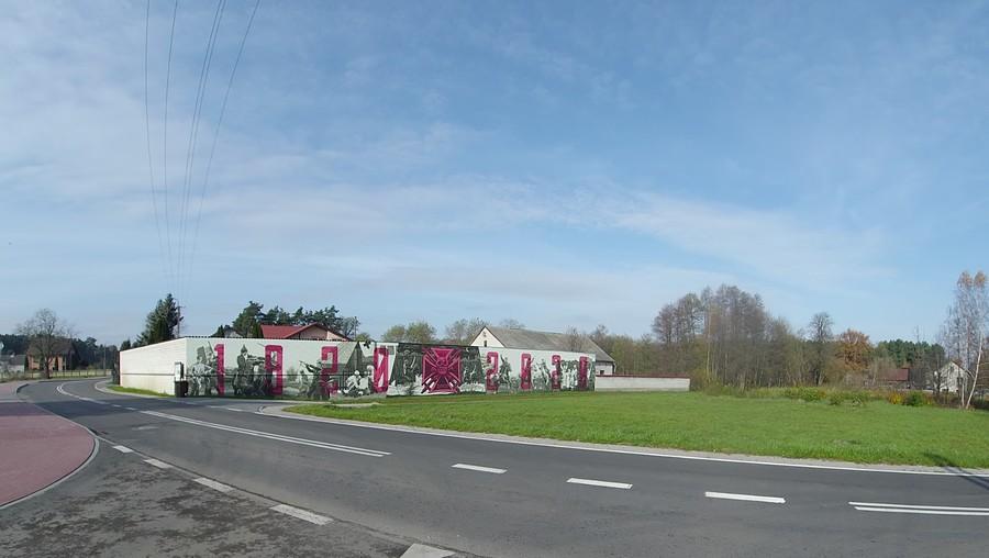 Wiejski mural rocznicowy w Kuligowie