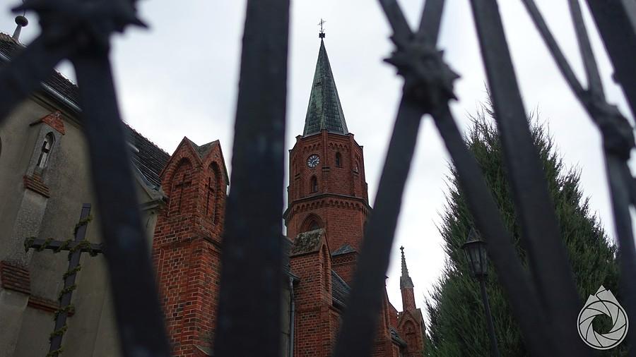 Chwałkowskokościelny kościół zza kraty