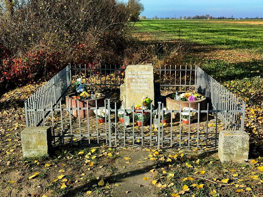 Miejsce upamiętniające zbrodnie hitlerowskie w Otocznej
