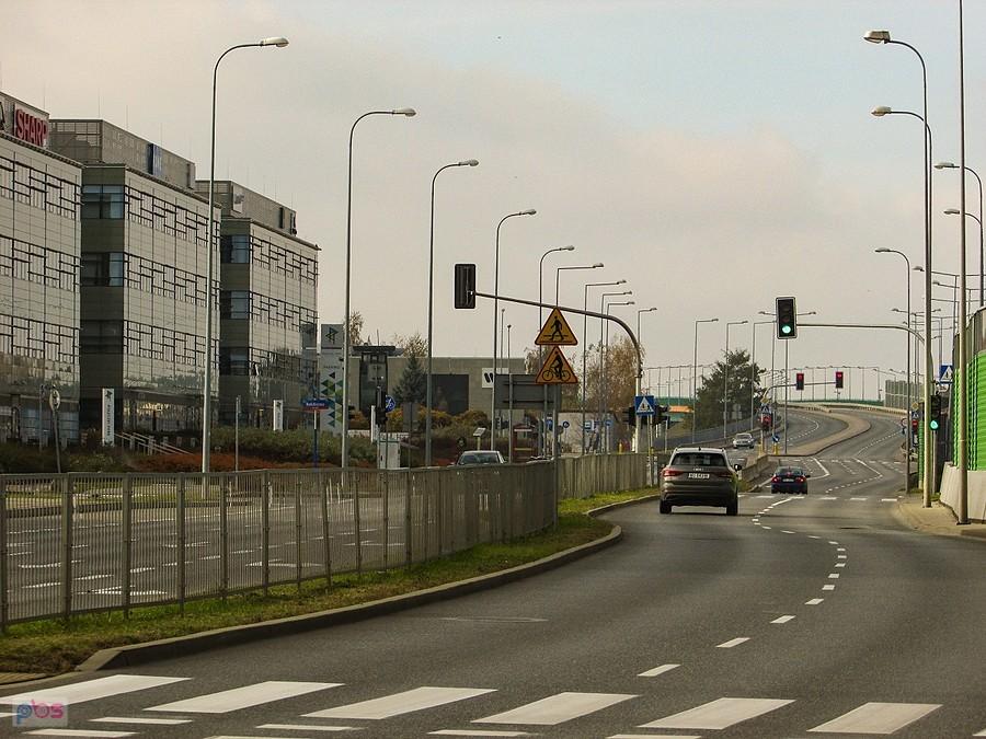 Ulica Poleczki, z lewej biurowce Poleczki Business Park