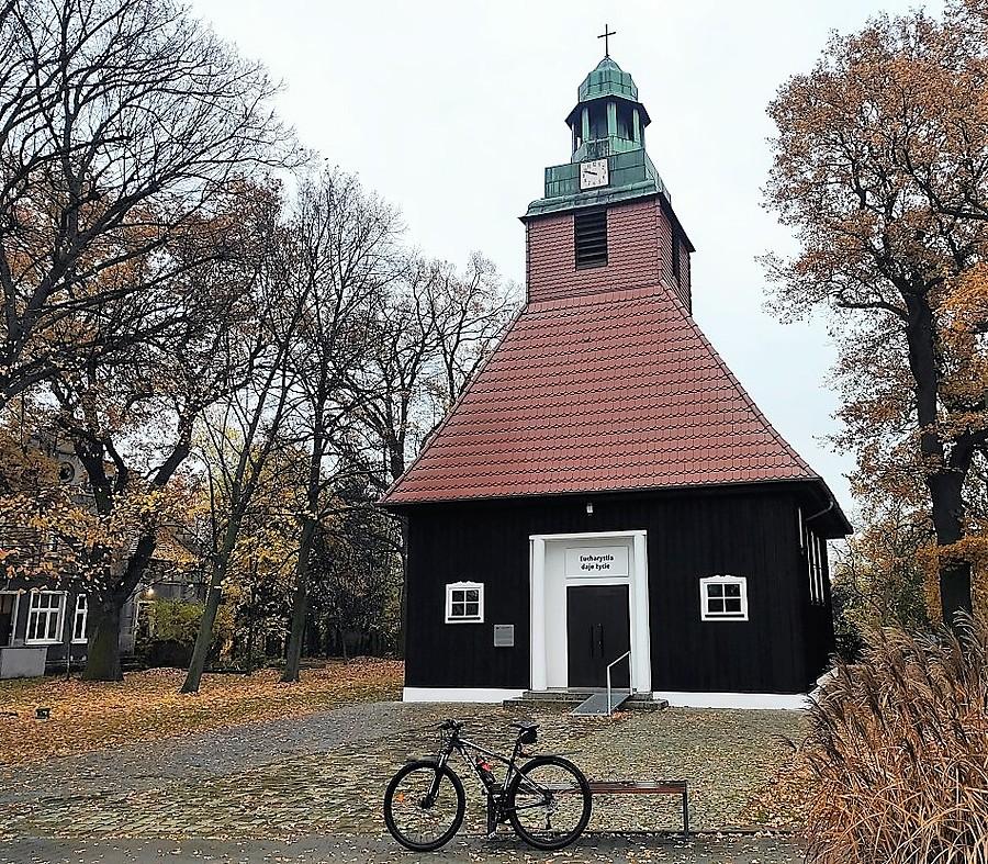 Kościół na poznańskich Krzesinach. Drugi w stylu norweskim jest jeszcze tylko w Karpaczu
