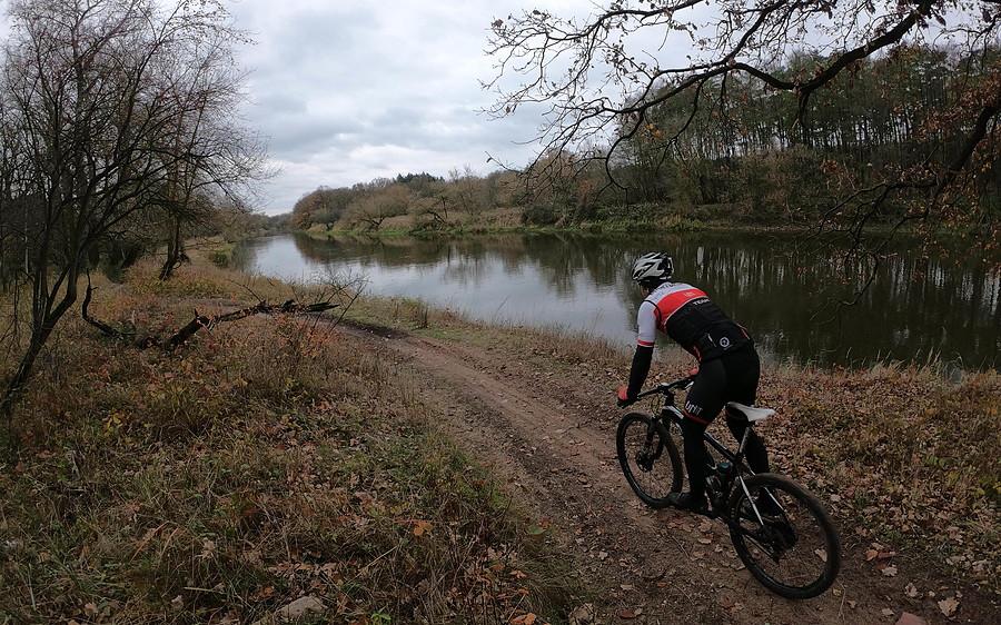 MTB nad pochmurną Wartą