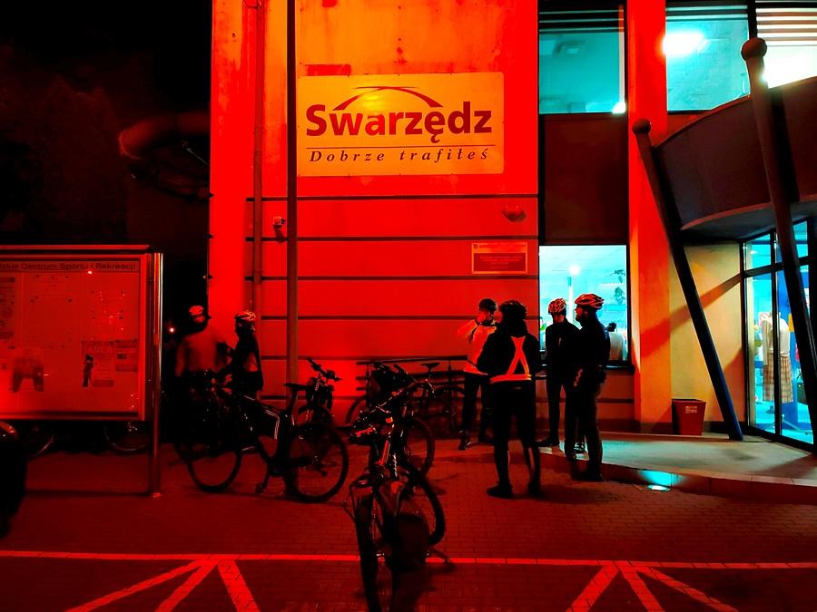 Zbiórka pod swarzędzką pływalnią
