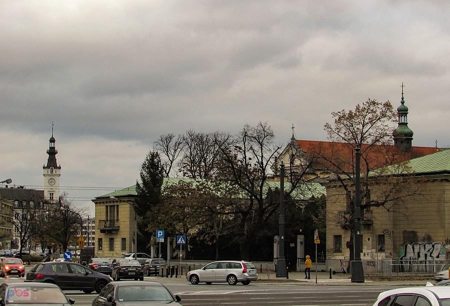 Kościół franciszkanów i wieża pałacu Jabłonowskich
