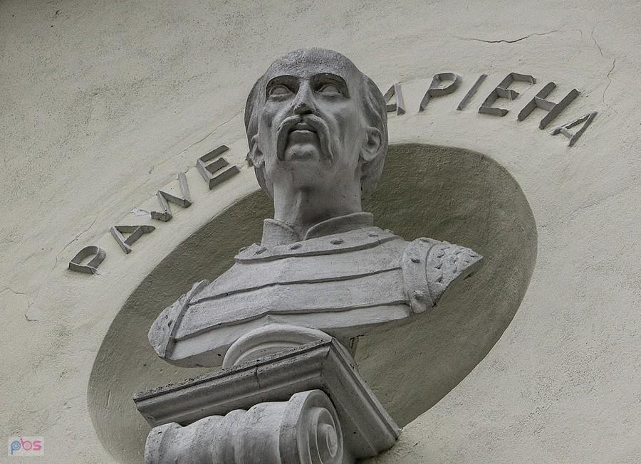 Hetman Paweł Sapieha na elewacji pałacu Krasińskich