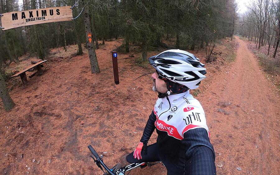 Dotarłem do celu. Przede mną przeszło 20km krętych singli i ponad 600m up