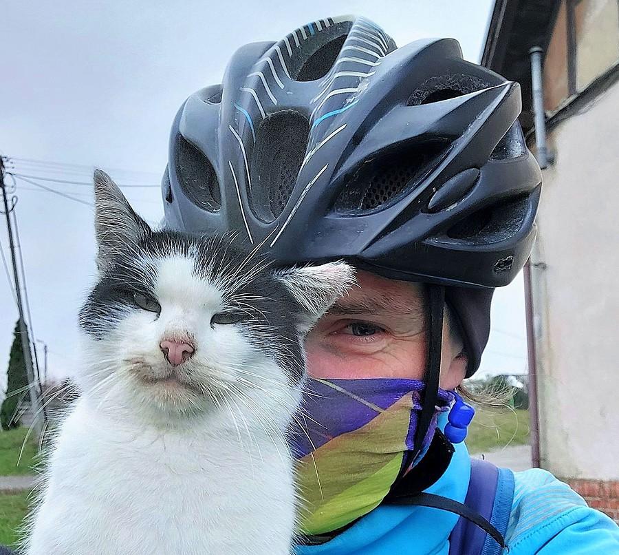 Półselfiak z ufną kotką :)