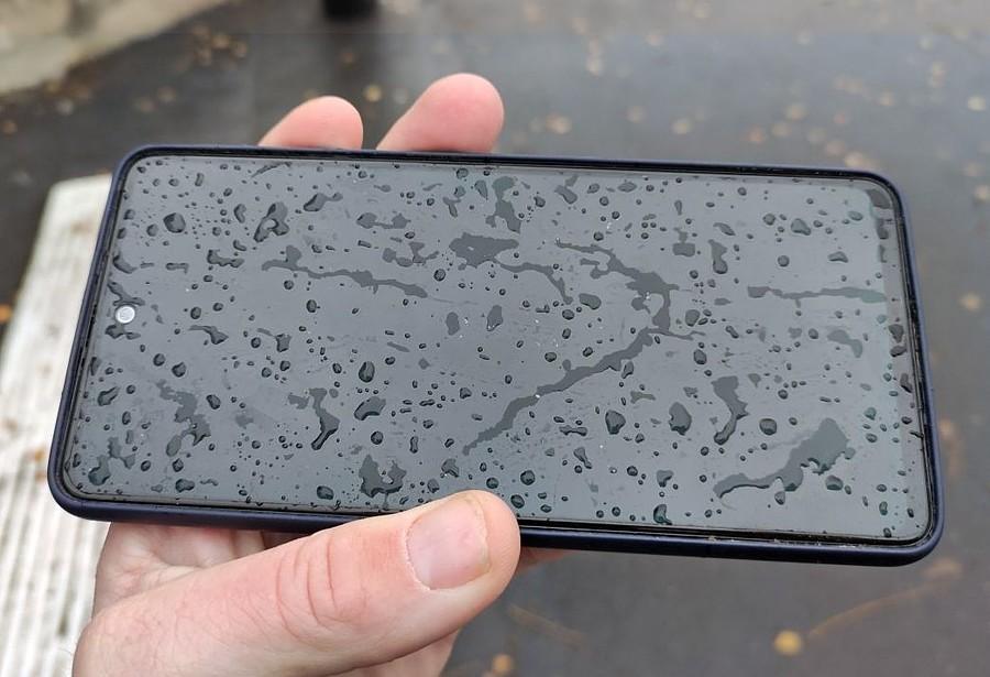 Pierwszy poważny water-test telefonu zdany