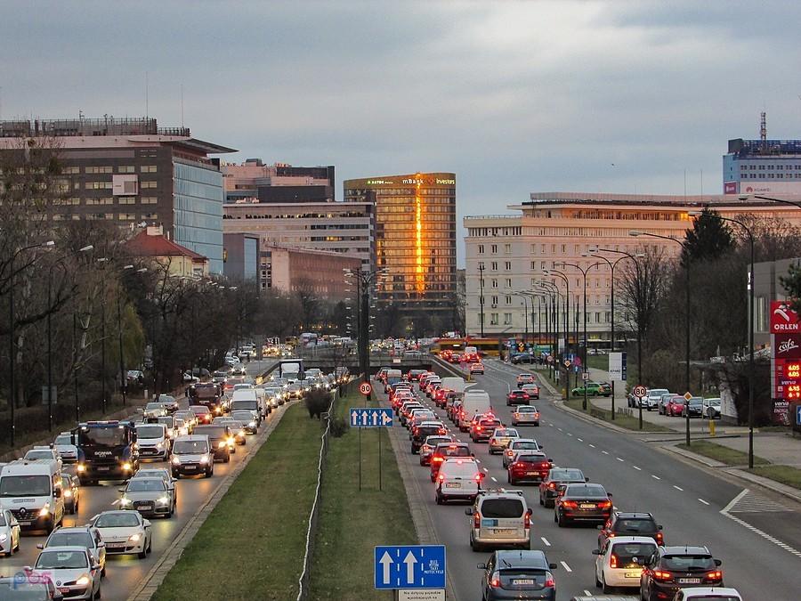 Zebra Tower zabłysnęła w zachodzącym słońcu