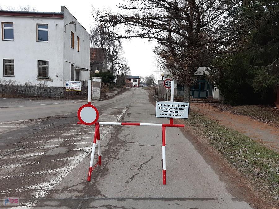 Zakaz ruchu na Lotniczej przez lotnisko