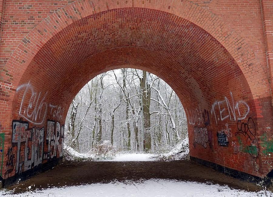 Tunel do świata lodu na poznańskiej Dębinie