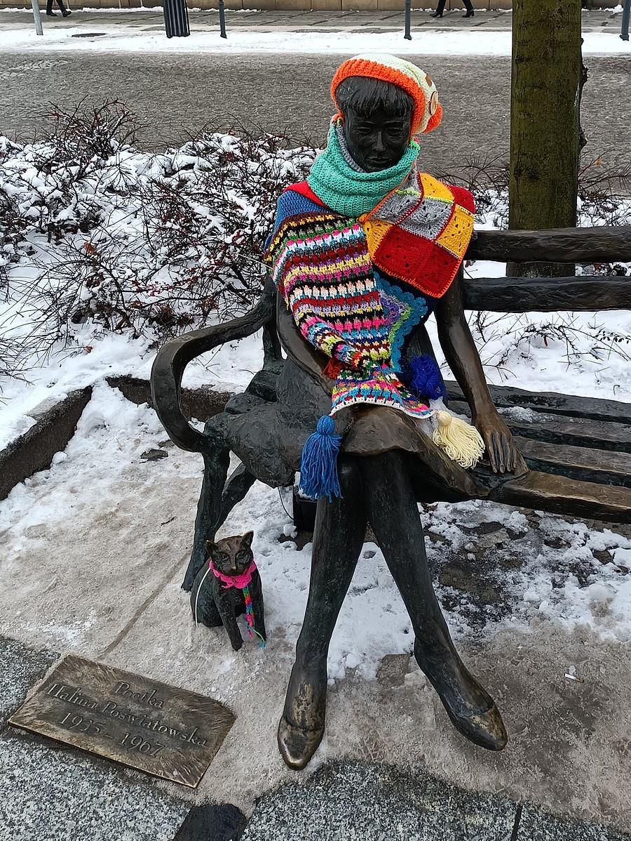 Halinka Poświatowska cieplutko ubrana ;)