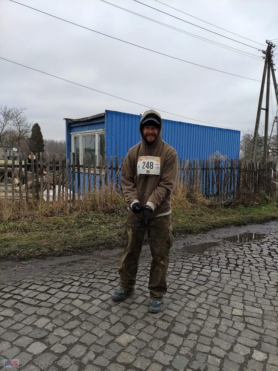 Że niby mam rzucić robotę i pobiec?