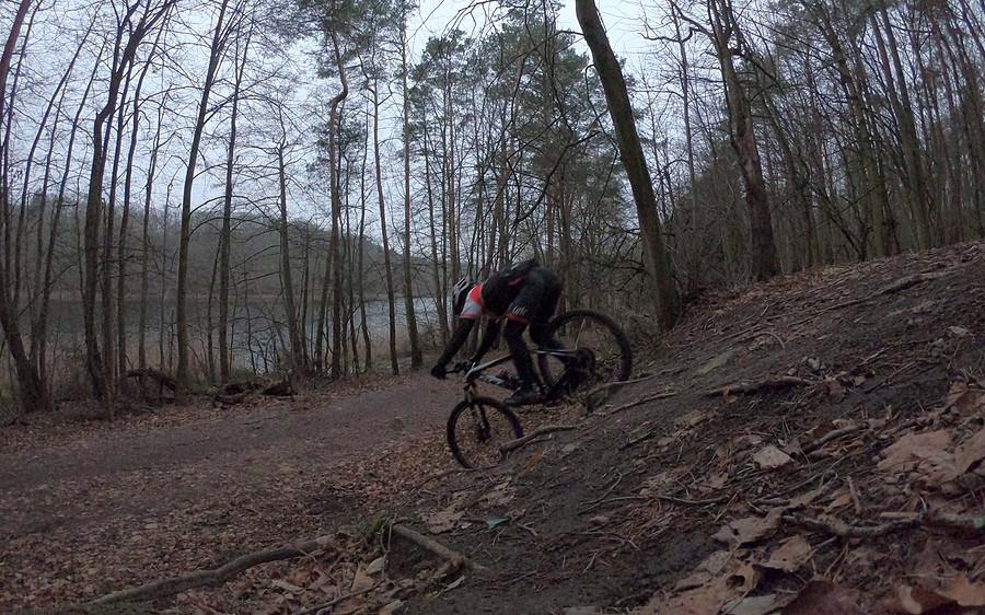 Jak się kocha pure MTB to technikę zawsze trzeba ćwiczyć (tu nad Jarosławieckim)