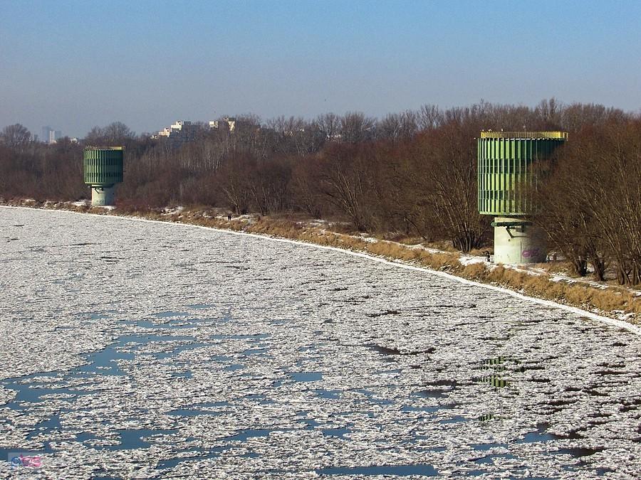 Dotakowe ujęcia wody na praskim brzegu