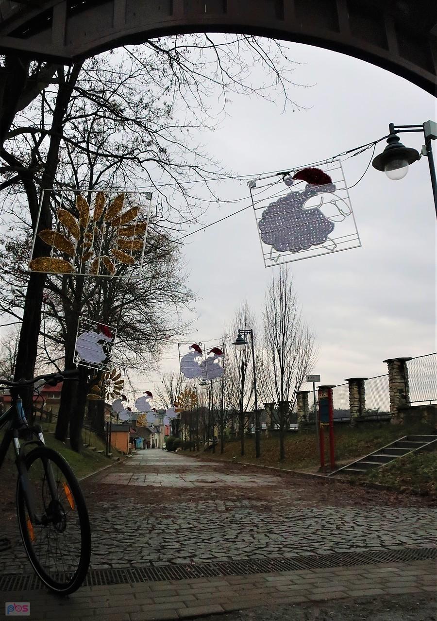 Dekoracje w uliczce pod zamkiem.