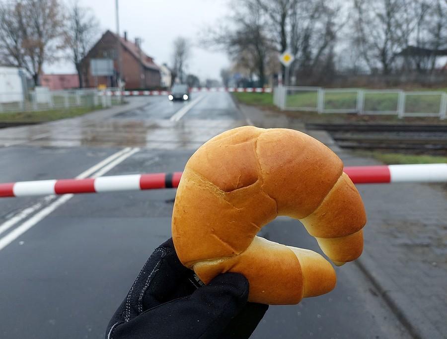 Znów okazja do konsumpcji zaległego rogalika :)
