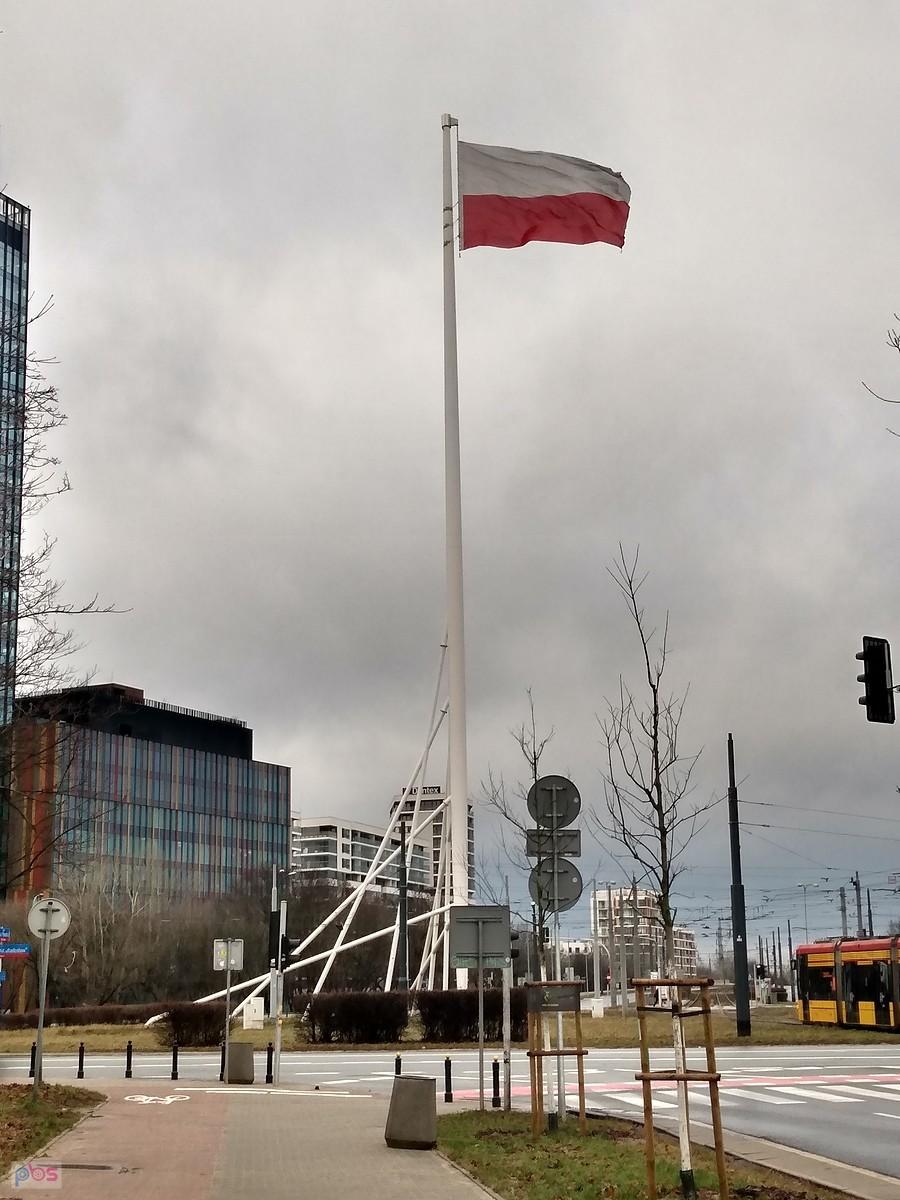 Flaga na rondzie Radosława