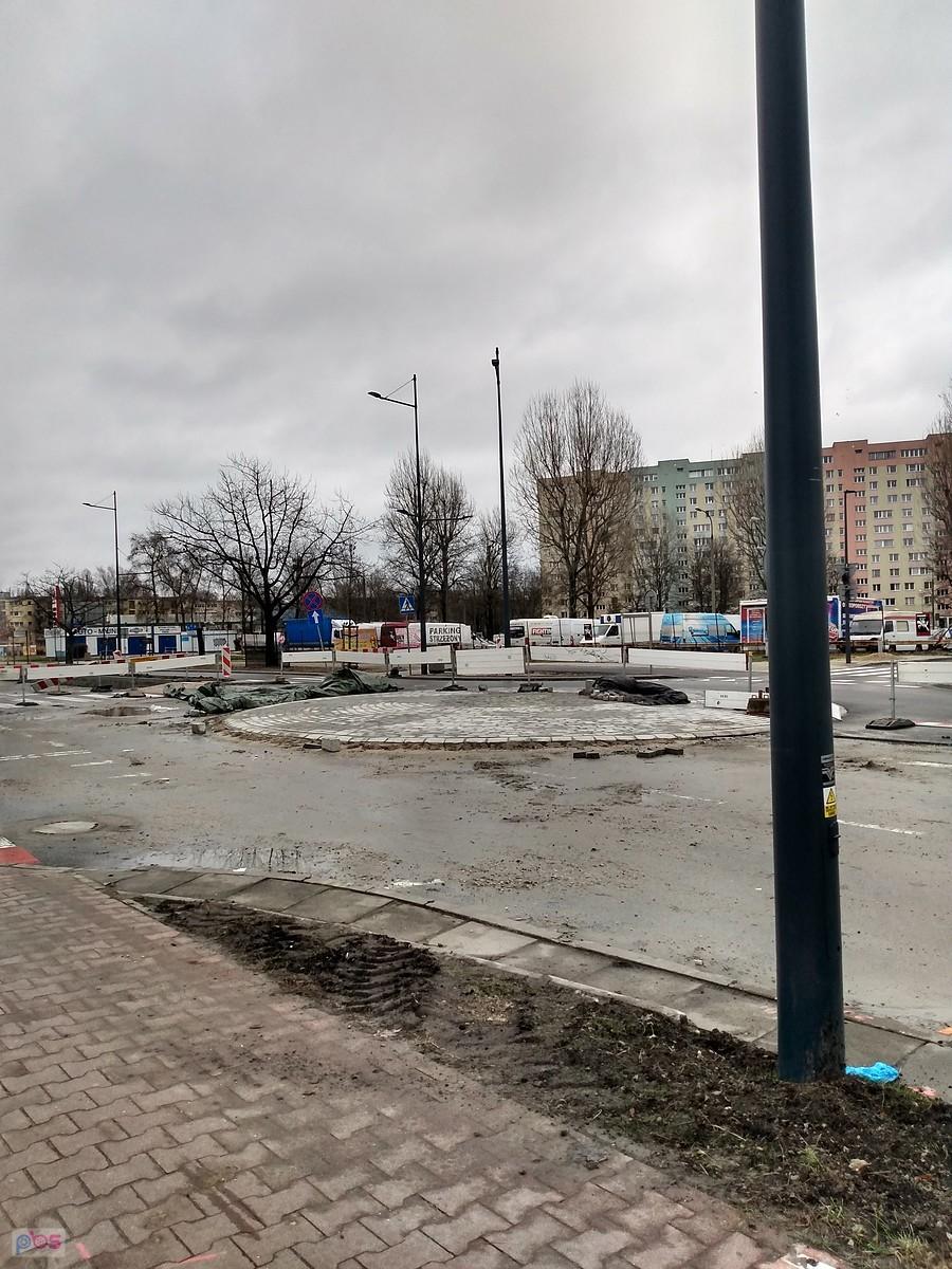 Remont ulicy Sokratesa. Moda na ronda trwa