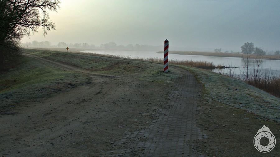 wałami Odry