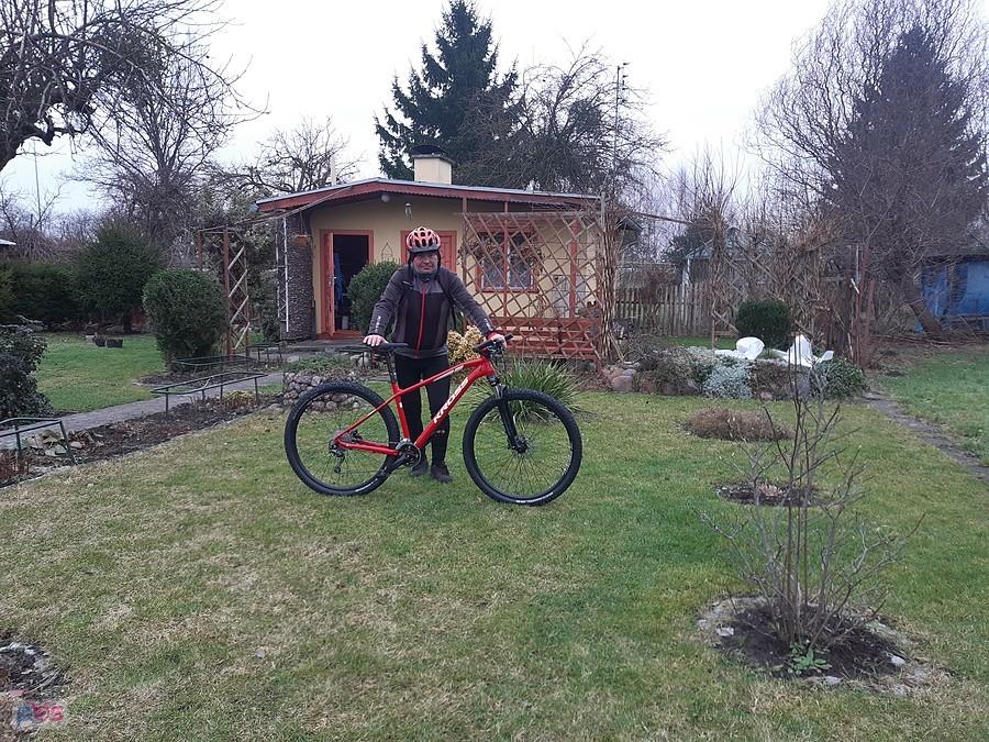 Powitanie nowego rowerka na działce Dareckiego