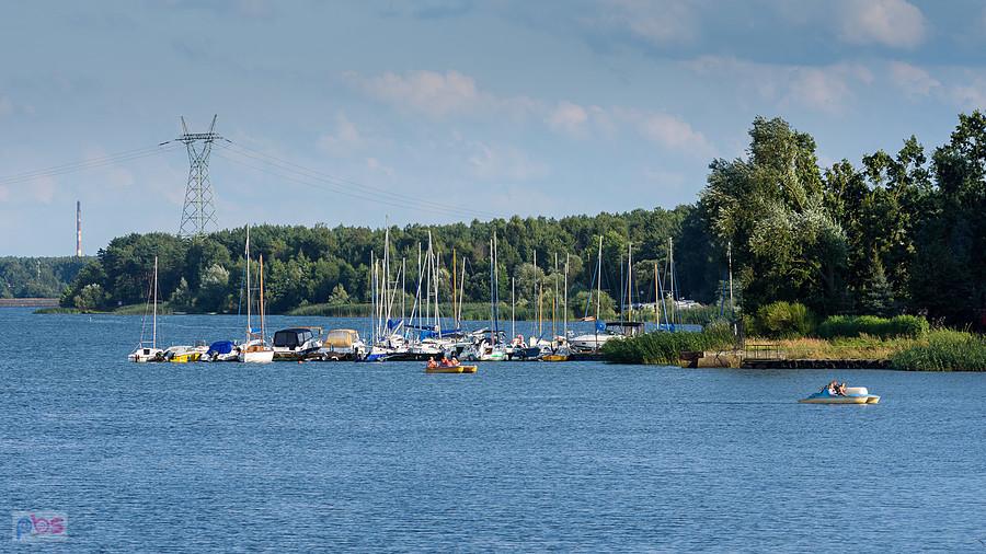 Poraj - przystań widziana z północnego brzegu