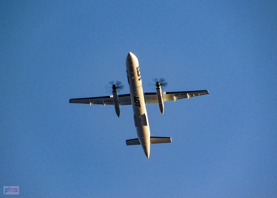 Bombardier schodzi do lądowania
