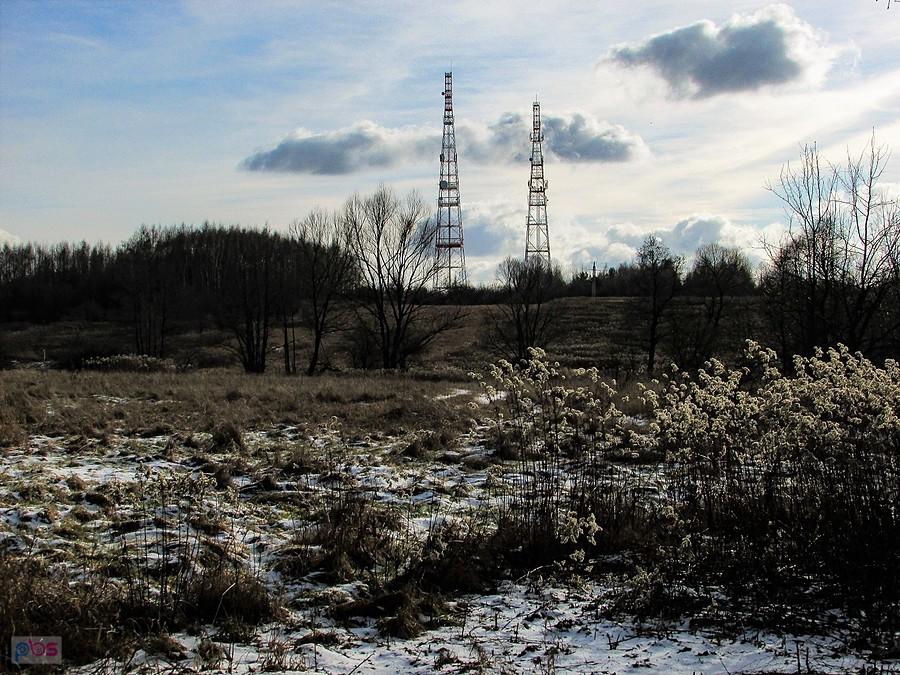 Wieże telekomunikacyjne na obrzeżach Osiecka