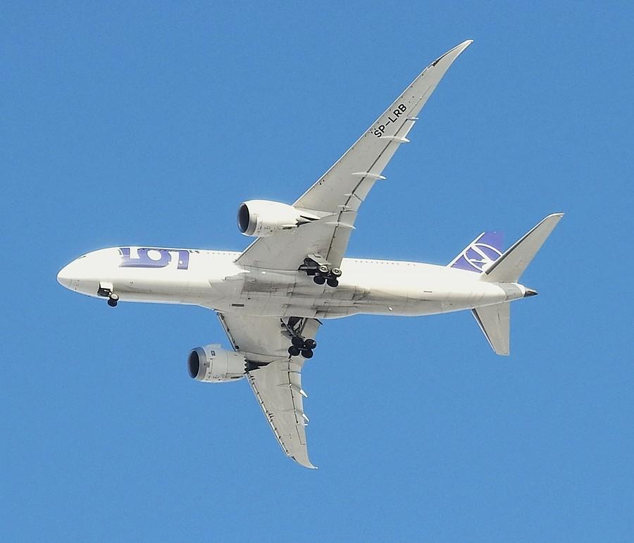 Dreamliner nad Poznaniem